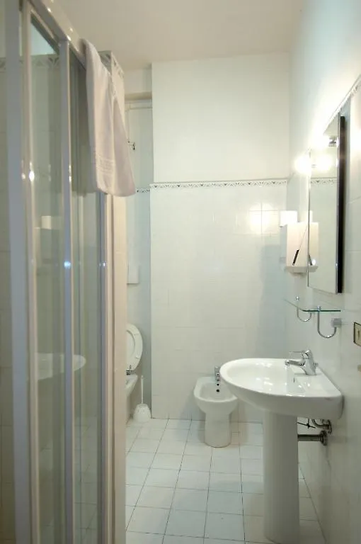Hotel Moderno Pisa 2*,