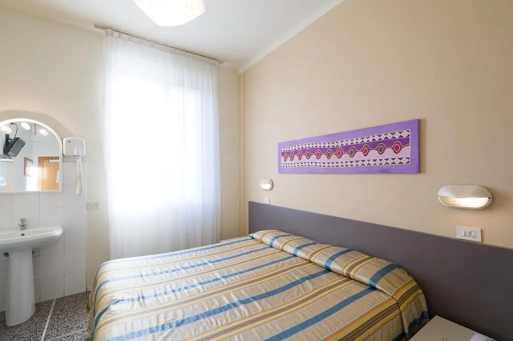 Hotel Moderno Pisa 2*,